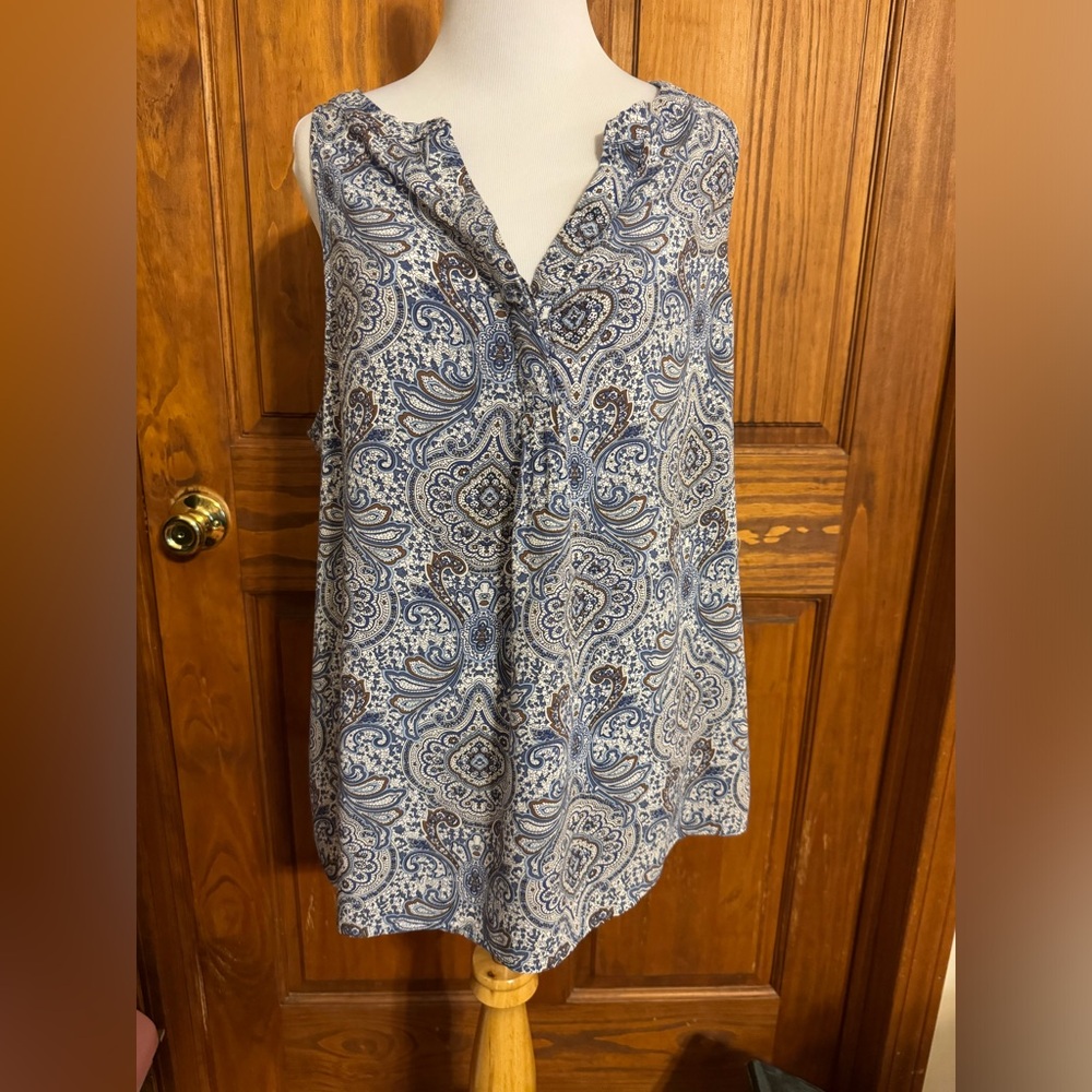 Women’s XL Ana  Christine multi color blue sleeveless blouse. Pre-owned.